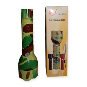 Фонарик на батарейках камуфляжного цвета 15 см