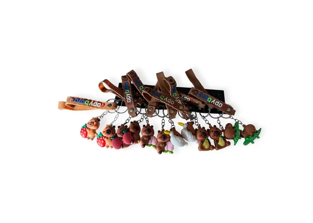 Фото 1 - Брелок «Капибара з фруктами»