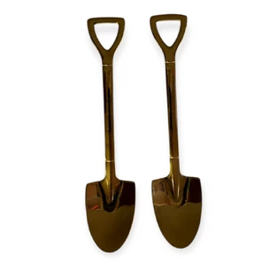 Декоративная ложка в форме лопаты золотого цвета