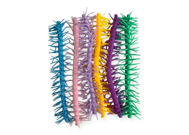 Фото 1 - Пушистая гусеница-браслет