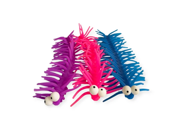 Фото 1 - Гусеница пушистая с глазами