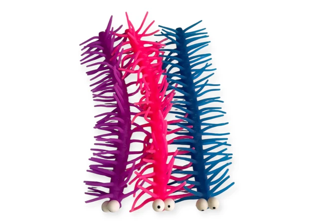 Фото 2 - Гусеница пушистая с глазами