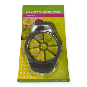 Нож для яблок, чтобы нарезать на ровные дольки.