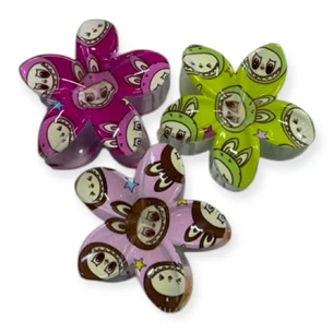 Заколка в виде цветка с дизайном «Labubu»